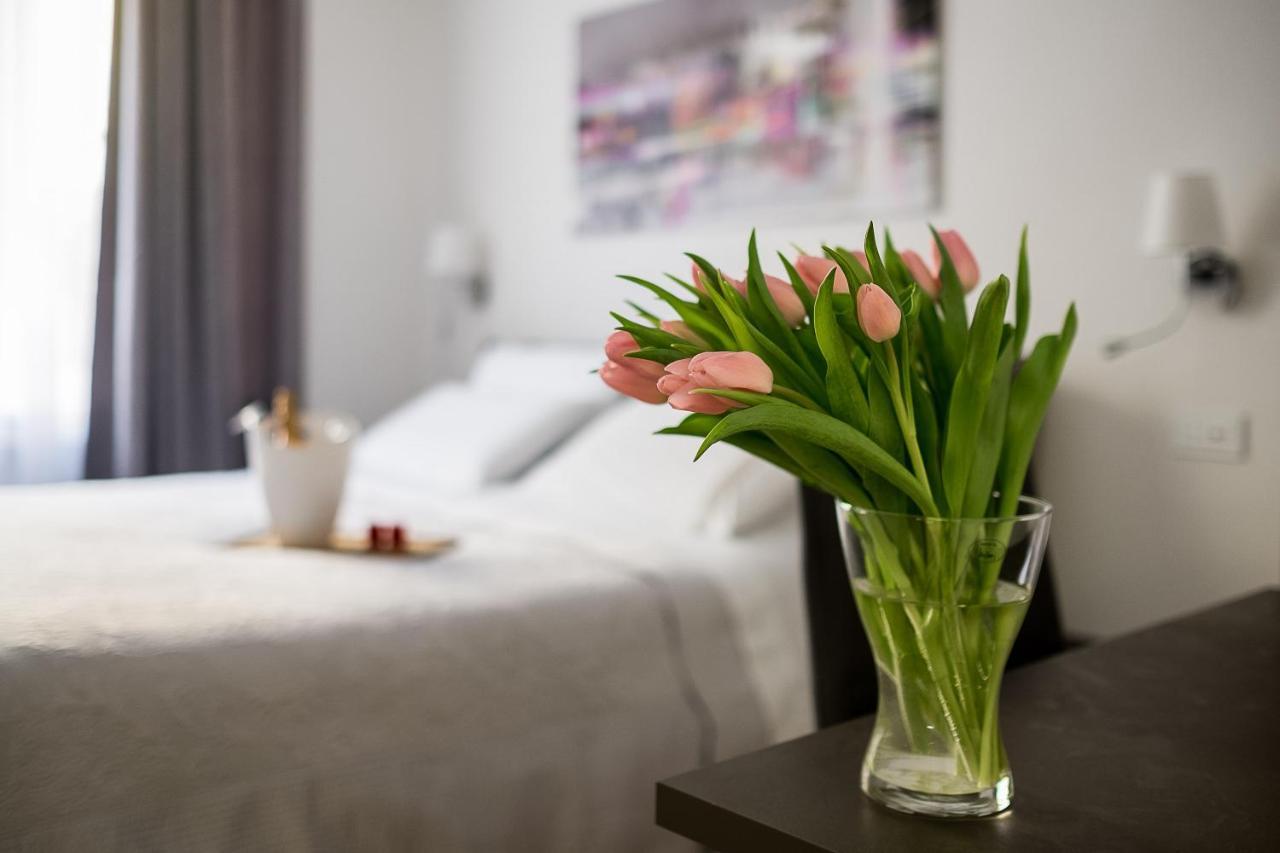 B&B Galleria Cavour Bologna Bagian luar foto