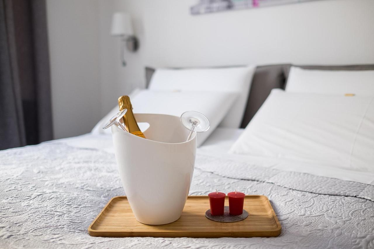 B&B Galleria Cavour Bologna Bagian luar foto